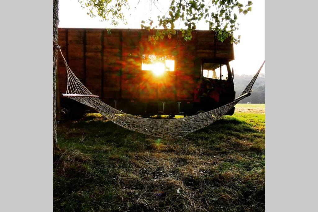 Glamp In Style In An Unique Horsebox Home Battle Extérieur photo