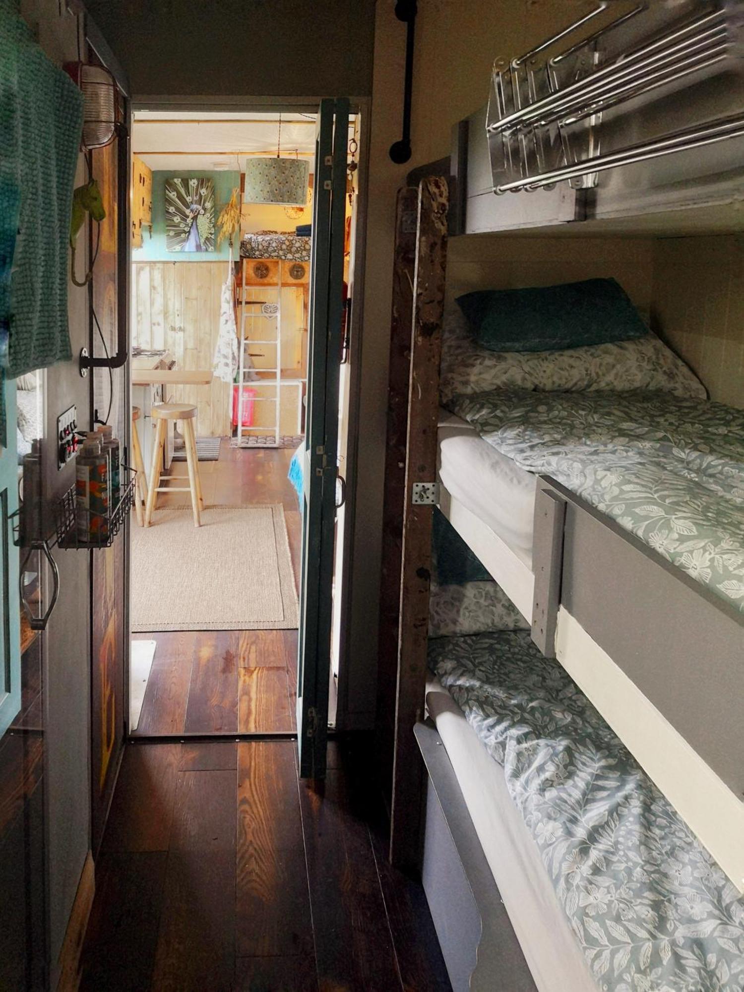 Glamp In Style In An Unique Horsebox Home Battle Extérieur photo